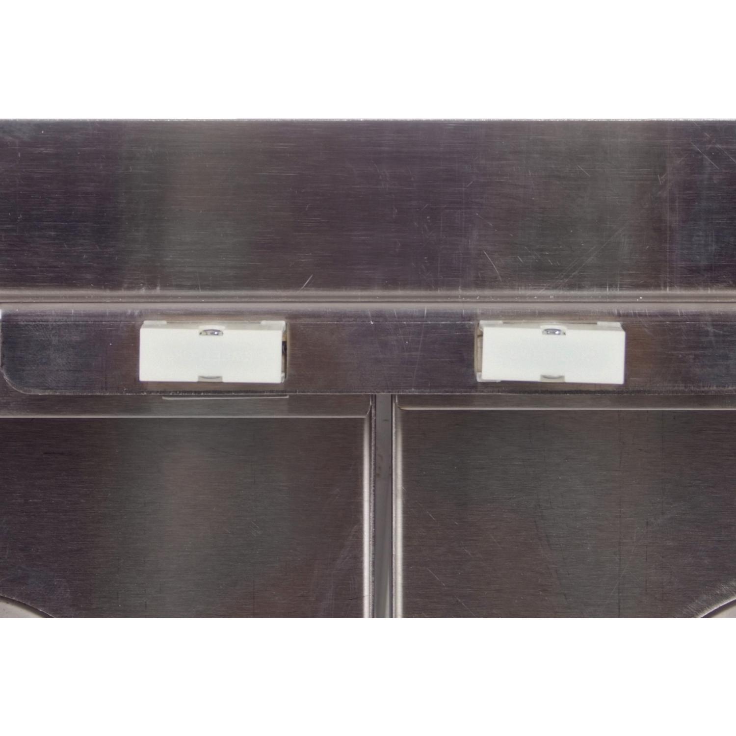 Magnetic Door Latch � On Door