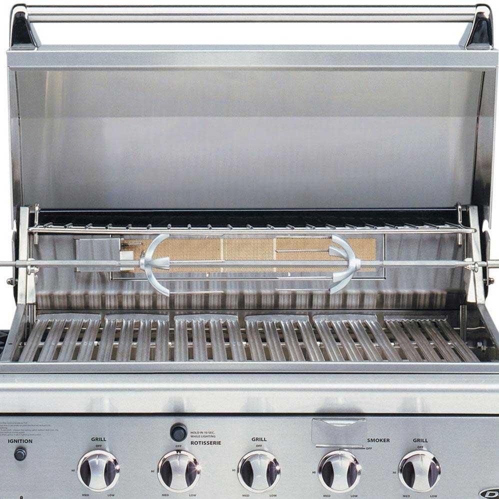 Integrated Rotisserie Rear Burner (shown on 36�)