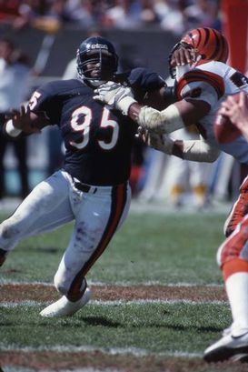 Chicago Bears defensive end Richard Dent (95) succeeds in