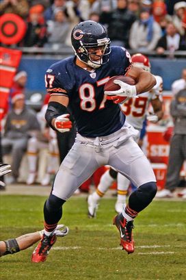 Chicago Bears tight end Kellen Davis (87) heads to the field for