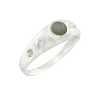 Rings - size 7 oval mother of pearl ring Image.