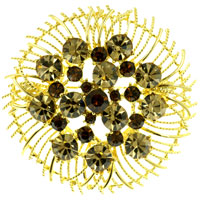 Brooches & Pins - triqueta medallion brooch Image.